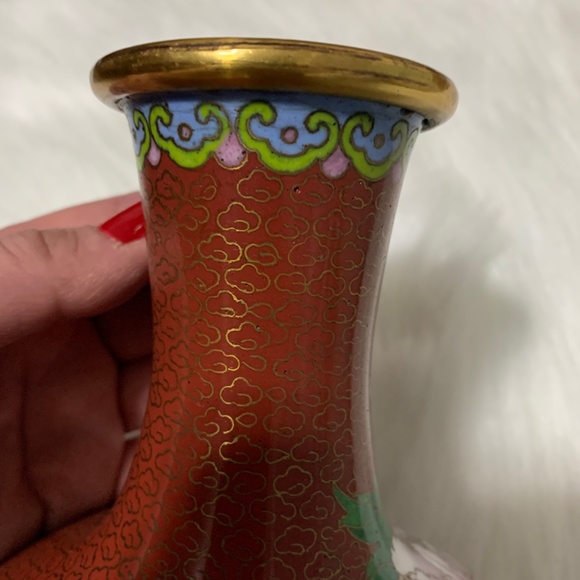 Vintage Chinese Cloisonne Enamel Vase with Floral and Leaf Motifs - Picture 5 of 14